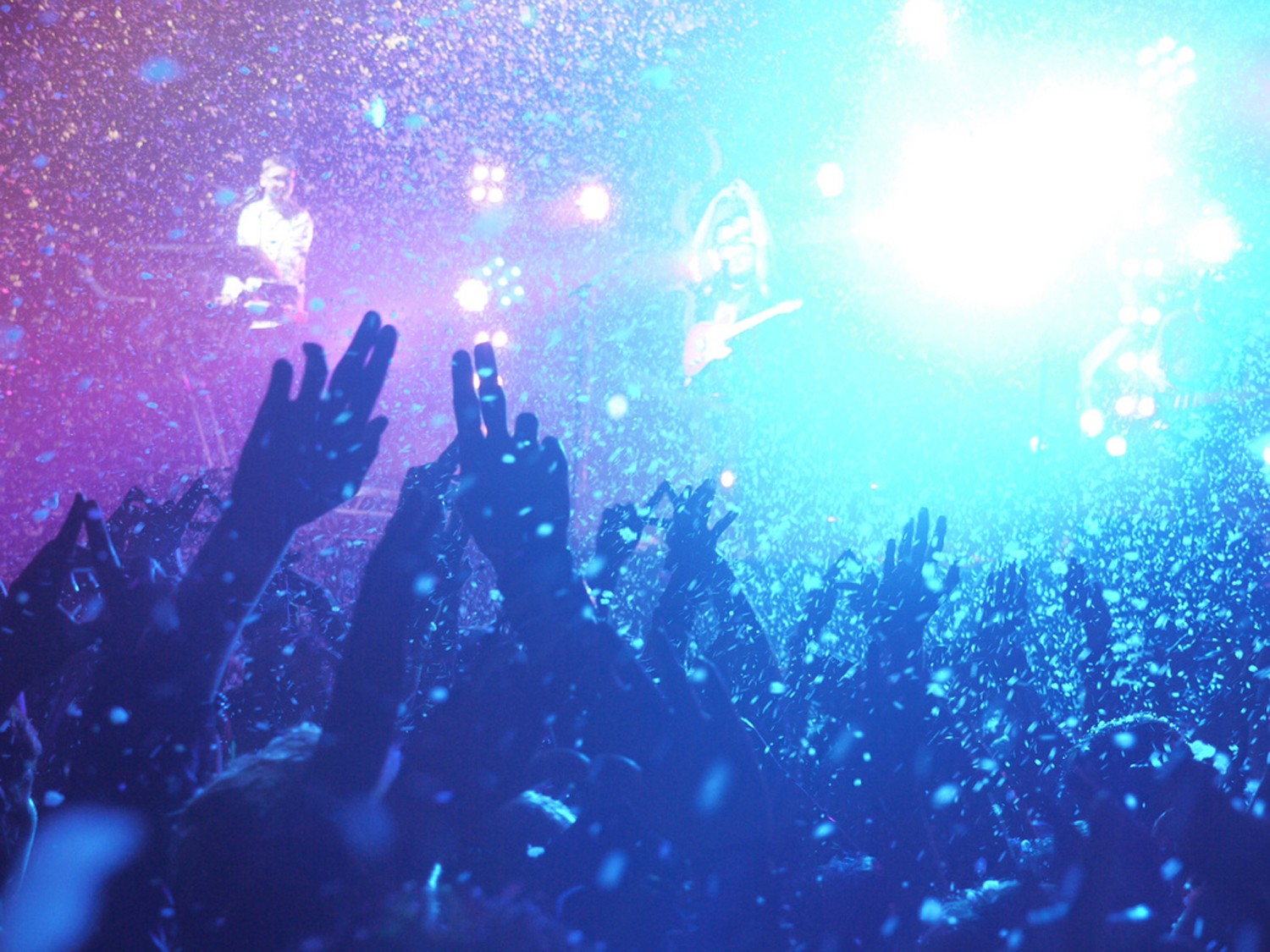 Alt J Gig with Falling Snow Machine Hire from FX Live, Eco Friendly Artificial Snow for events