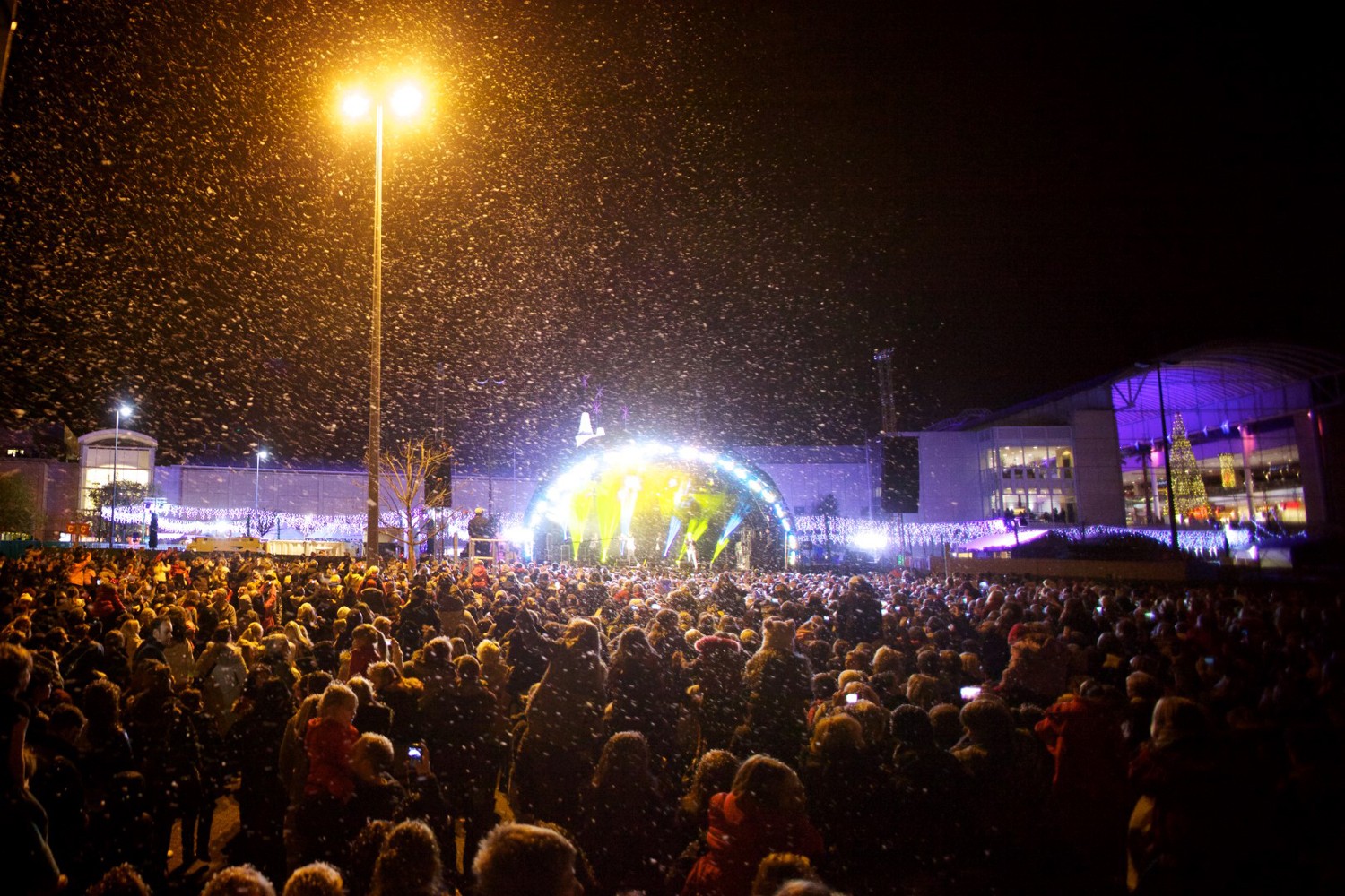 Cribbs Causeway Winter Dressing, Falling Snow Machine Hire UK from FX Live