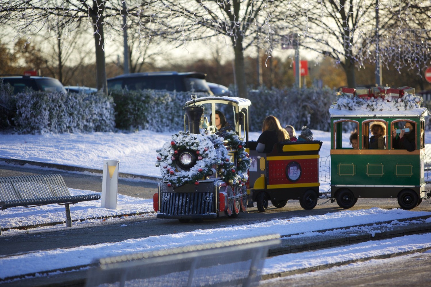 Christmas Train with Eco Friendly Artificial Snow, Fake Snow hire UK, FX Live