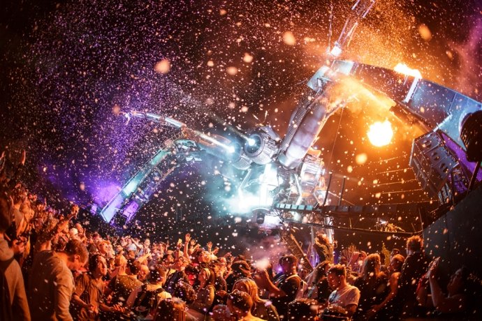 Arcadia Eco Friendly Falling Snow Machine Hire UK, Snow machine for events by FX Live